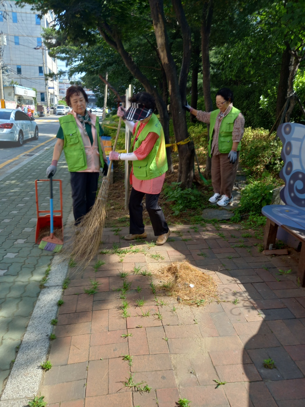 건강쉼터가꿈이 참여자님들의 손길로 쉼터가 깨끗해져요..의 2번째 이미지
