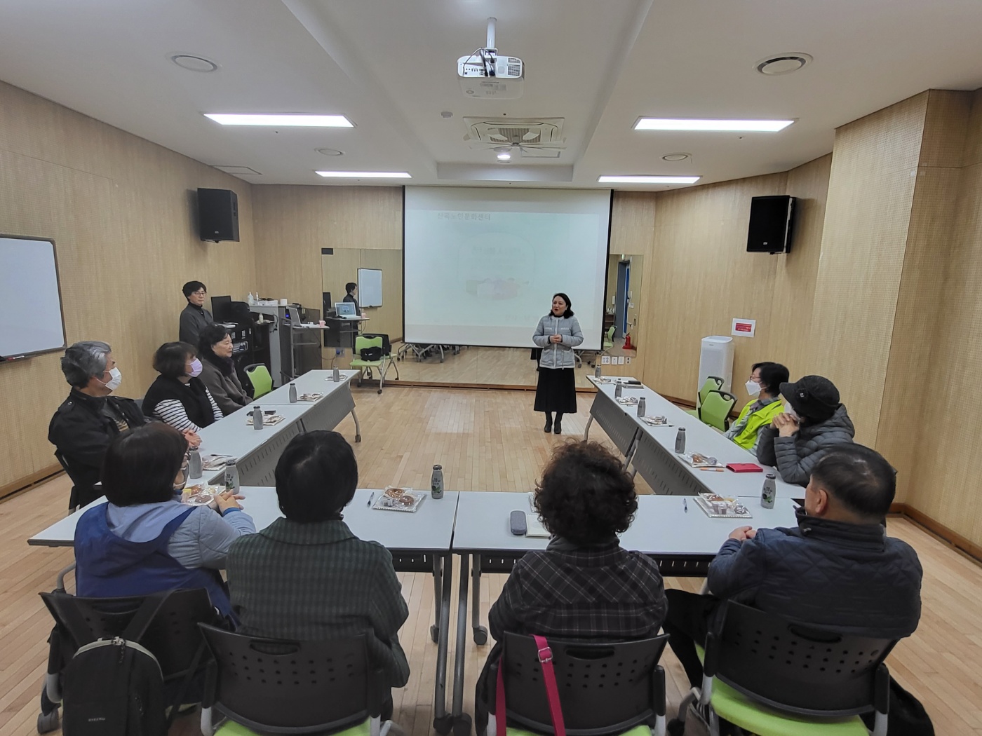 선배시민 동아리 교육 및 간담회 진행의 1번째 이미지