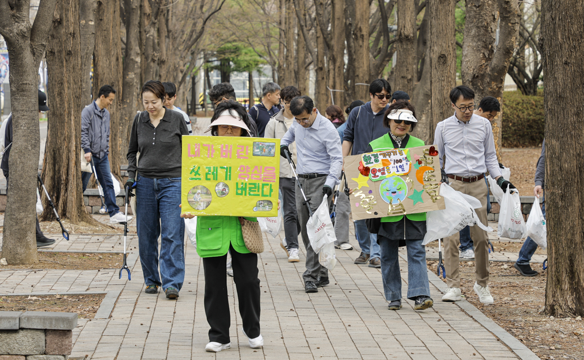 지엠한마음재단 부평 역사 플로깅 '시간을 걷다, 자연을 줍다'의 4번째 이미지