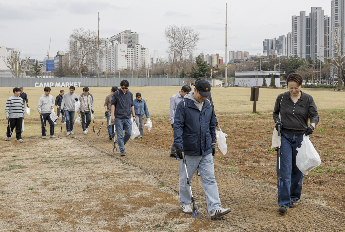 지엠한마음재단 부평 역사 플로깅 '시간을 걷다, 자연을 줍다'의 5번째 이미지