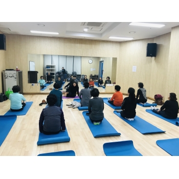 플로우요가 첫 수업 진행 이미지