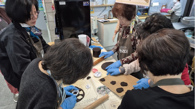 에코리더 양성 10월 참여자 모니터링 및 커피박 키링 제작의 2번째 이미지