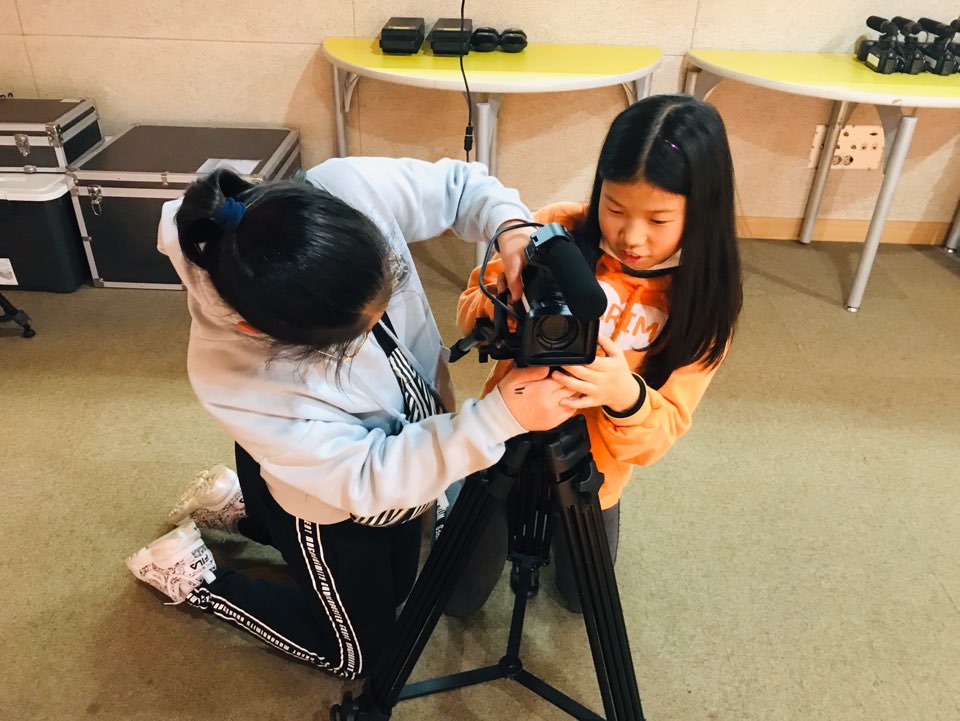 <한꿈더하기 x 마을방과후학교 미디어 영상>의 8번째 이미지